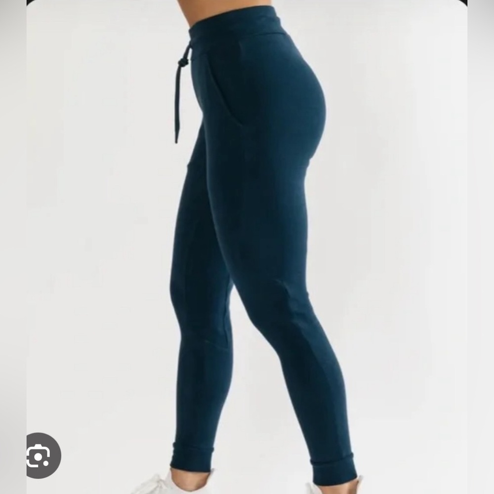 ALPHALETE DISCONTINUED IDENTITY JOGGERS NAVY SIZE M